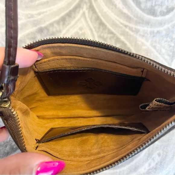 Patricia Nash leather wristlet shearling trim - Picture 4 of 5